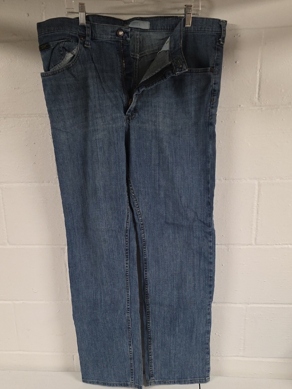 Lee Men's Straight Leg Jeans in Medium Blue Wash